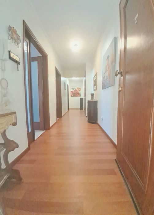 Vende se t2 c/suite 2 varandas lugar de garagem