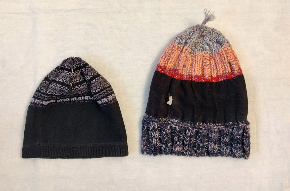 Полушерстяные шапочки: со стразами и без.