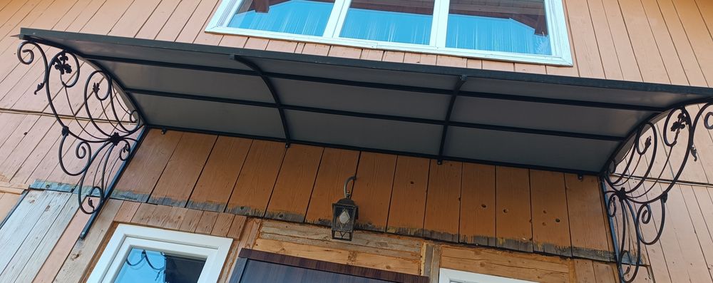 Дашок на вхідні двері.