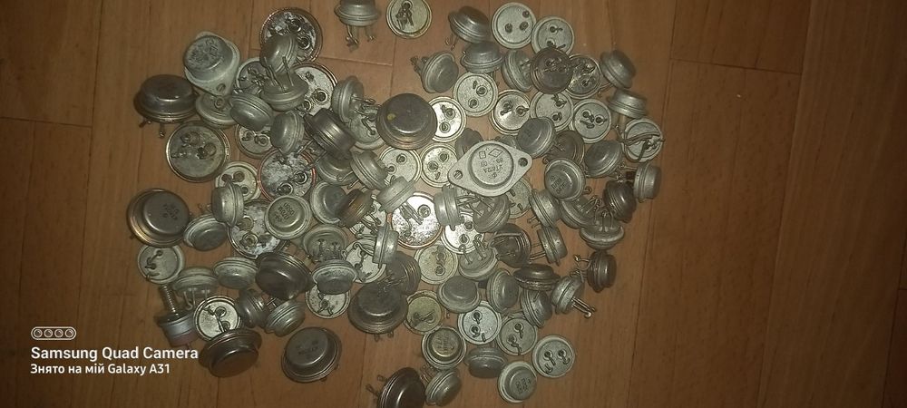 Продам радіодеталі кт808, п701