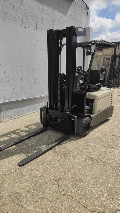 Empilhador eléctrico Crown SC320 - 1.800 Kg (2607)