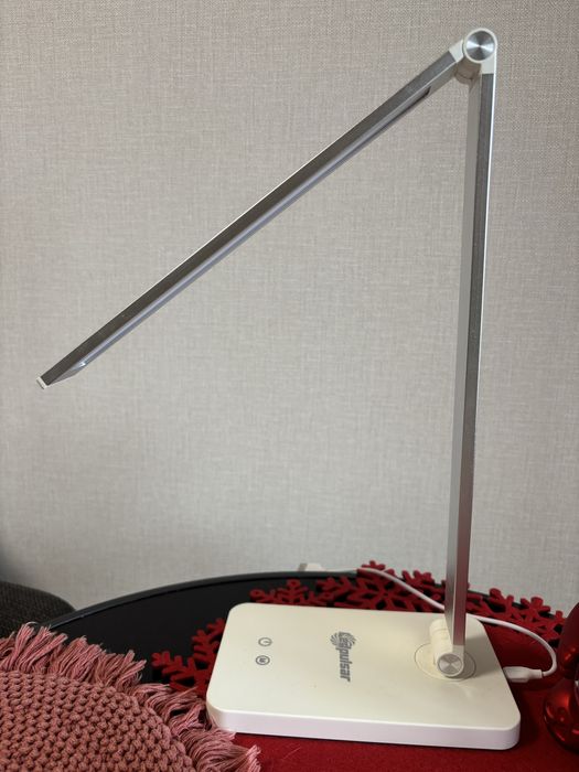 Лампа настільна. Працює добре.