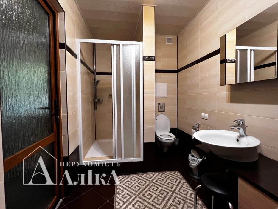 Продам великий маєток в неймовірному місці на березі річки Дністер