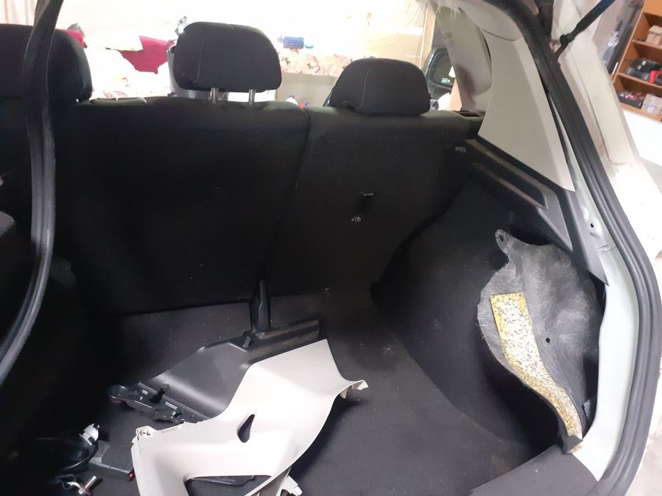 Nissan Pulsar kanapa bagażnik kOMPLET