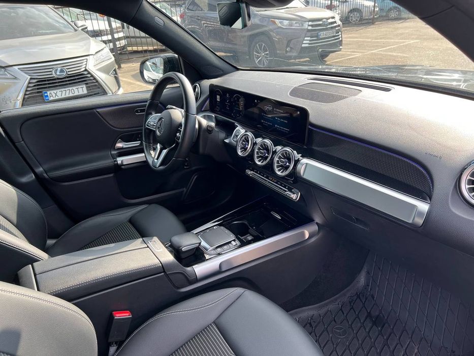 Mercedes-Benz EQB 250 2022 (модельний 2023) • 7 місць • Електро • До 420 км