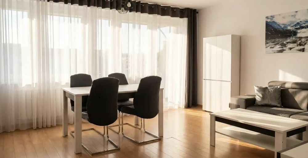 Sprzedam mieszkanie 82,7m2 - 4 pokoje - umeblowane