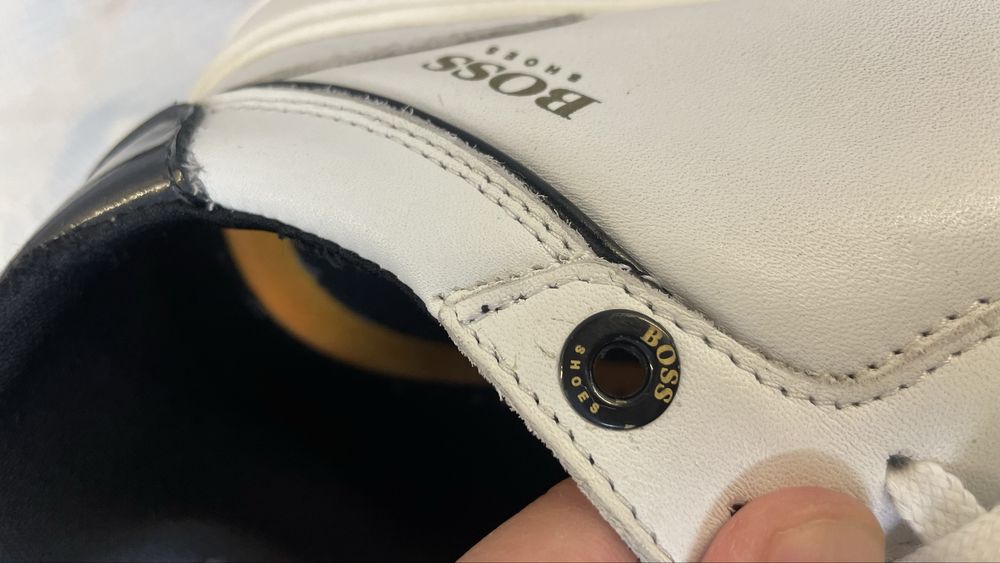 Sapatilhas BOSS com uso normal.