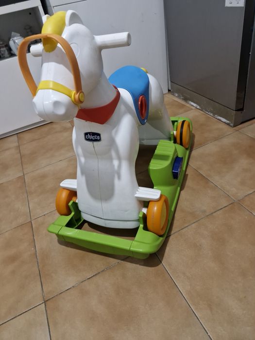 Cavalinho  de brinca  para  crianças
