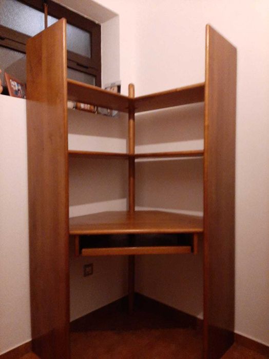 Secretária / Estante de Canto - Tipo Cerne - Madeira Pinho Nórdico