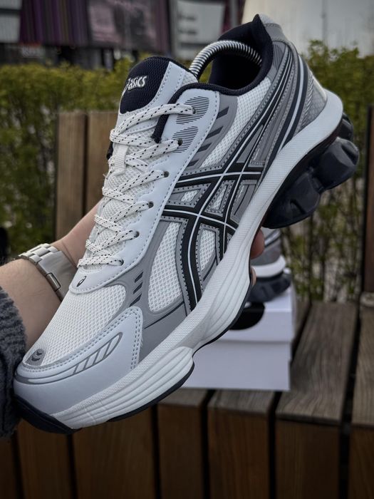 Кросівки Asics сірі Ексклюзивна модель Asics
Артикул: 3306-3