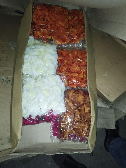 Sztuczne kwiaty, wiązanki, elementy, NOWE. Święto zmarłych, grób.