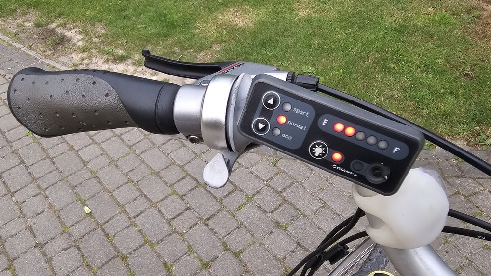 Rower elektryczny Giant Twist koła 28 cali rama S