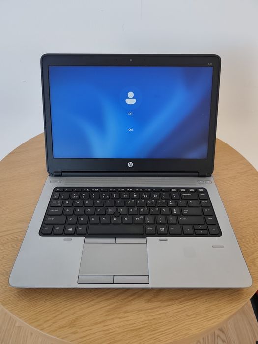 Portátil HP Probook 645 G1 a funcionar bem 
Processador AMD A6 de 6ª geração a 2.90GHz
8GB de RAM
Disco de 120Gb SSD novo

Carregador original e a fun