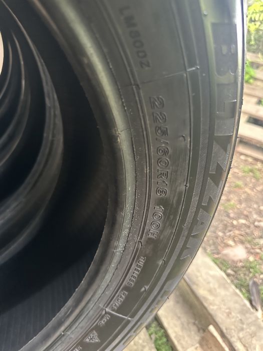 Шини зима 225/60 R18 Bridgestone , комплект оригінал