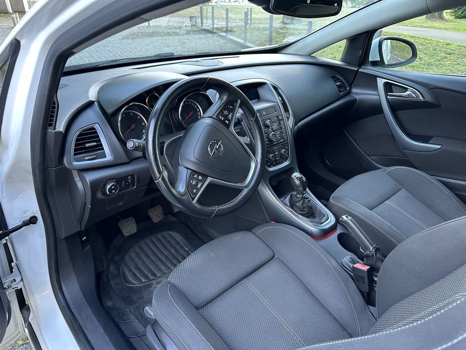 Opel Astra GTC J 2.0 CDTI 165cv