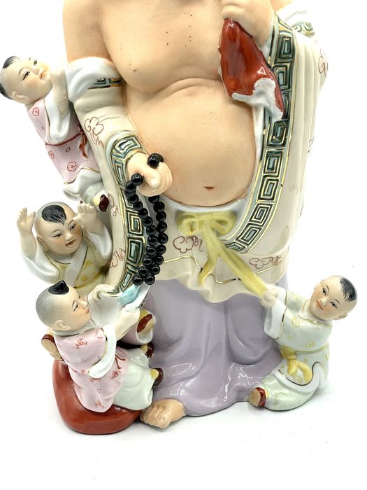 Buda em porcelana antigo