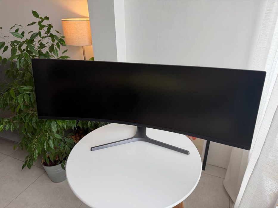 Samsung CRG9 49" (C49RG90) 5120×1440, 120 Гц, HDR1000, QLED