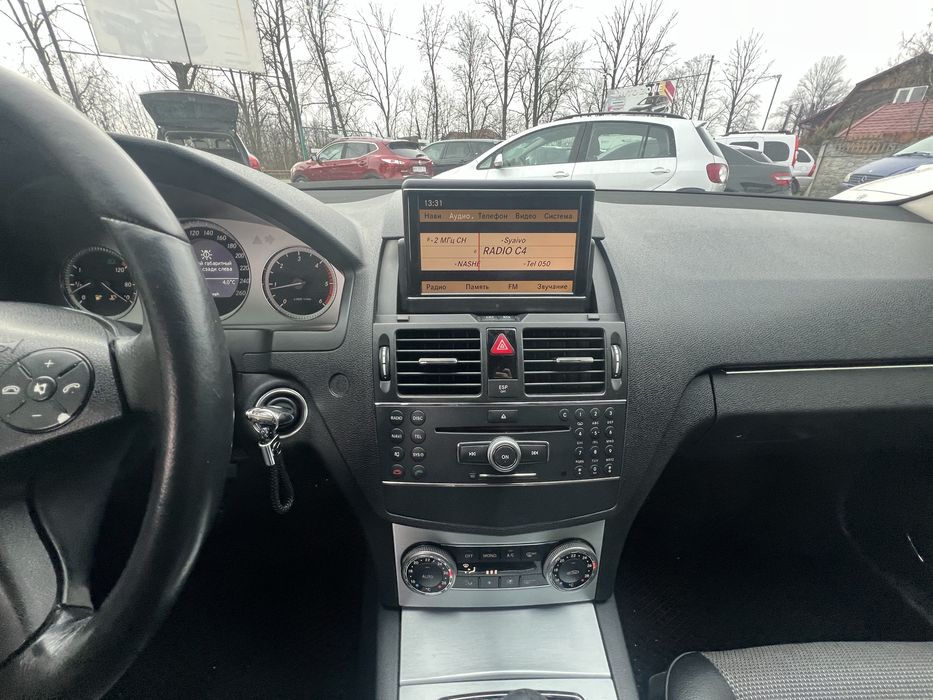 Дуже гарний стан , всі деталі по телефону