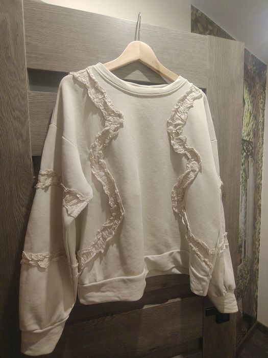 Śmietankowa / kremowa bluza z ozdobnymi falbanami boho