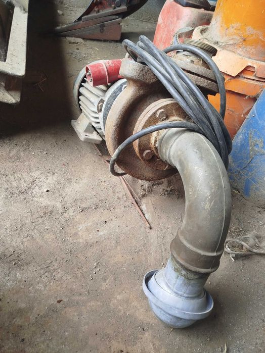 Motor elétrico trifásico