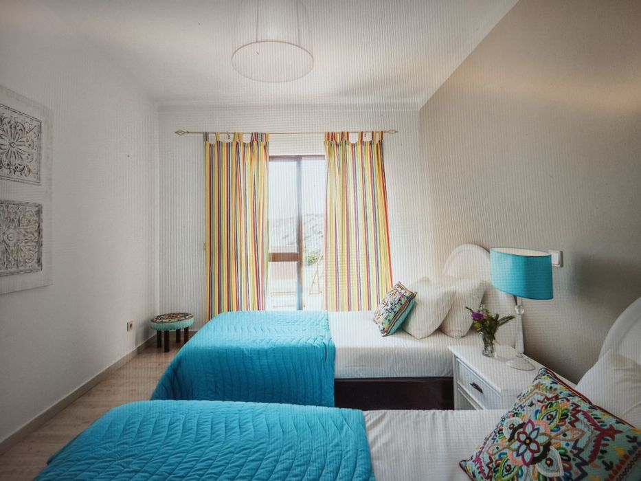 Alugo à semana apartamento T2  frente à praia Vale Centeanes Algarve