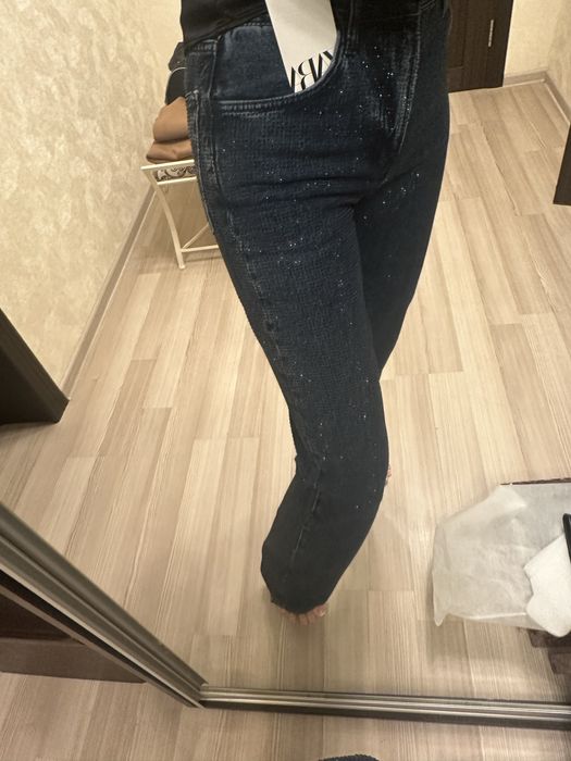 Джинсы  в стразах zara