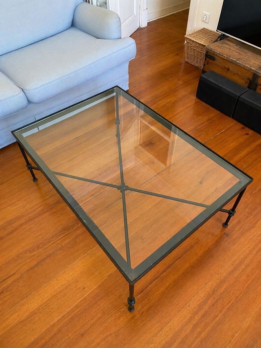 Mesa de centro de ferro e vidro