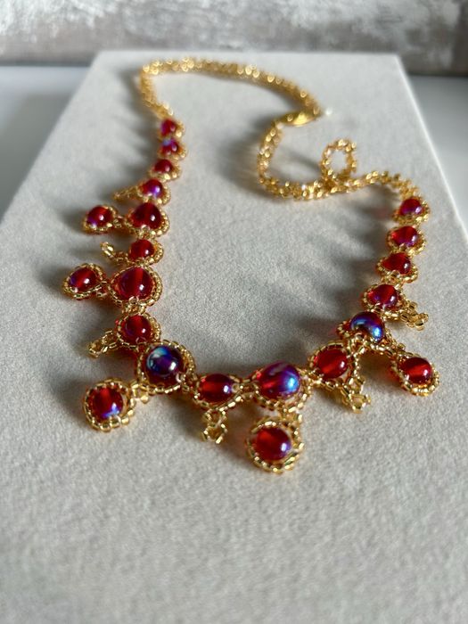 Vintage naszyjnik z czerwonych koralików z powłoką Aurora Borealis