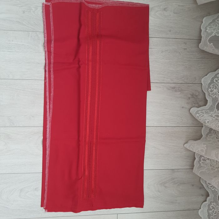 Тканина для пошиття плаття з машинною вишивкою по низу