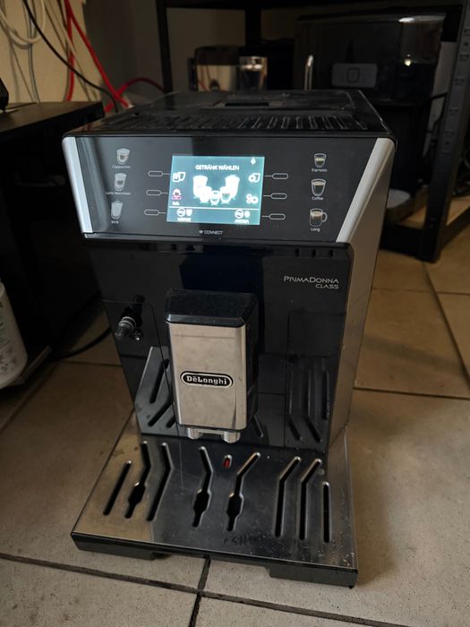 Delonghi Primadonna Class Не обслужена. 2018. Молочник у комплекті