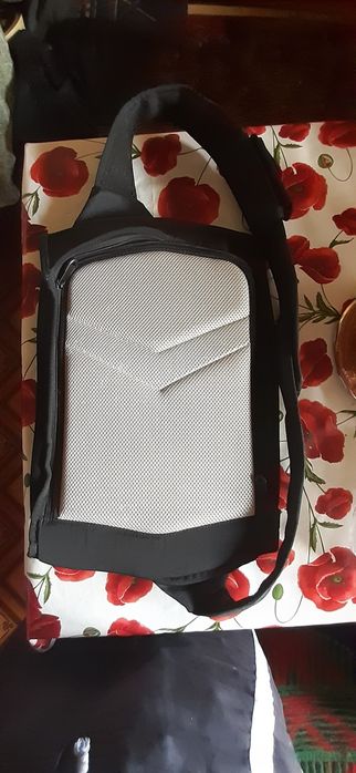 Планшет - сумка для ноутбука новый с тремя отделами  одной лямкой на.