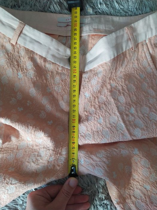 Brzoskwiniowe żakardowe spodnie Esprit. Slim Chino Fit. Rozm. 38/ M.