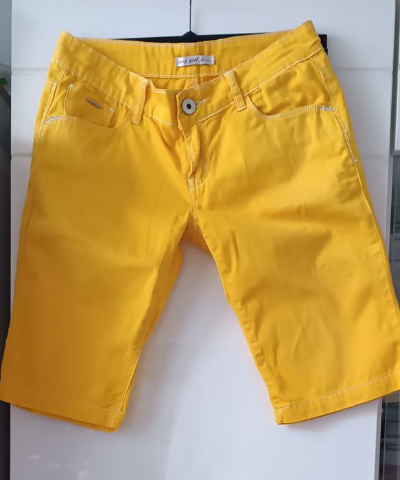 Żółte damskie bermudy