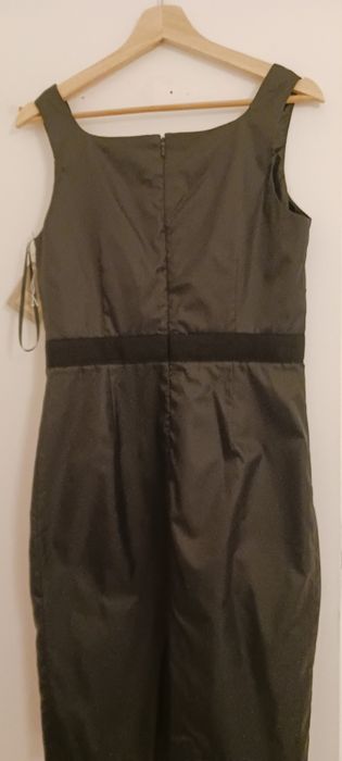 Vestido casual,preto,36-38 com fecho atras.Vestido e muito elegante