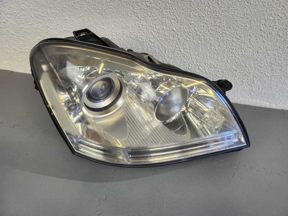 Mercedes GL X164 164 Lampa Przód Przednia Prawa H7 Europa Hella