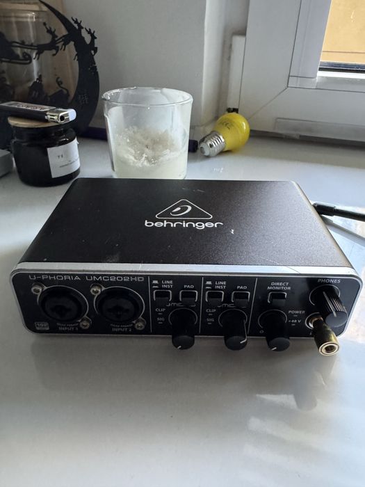 Zestaw mikrofon AKG p120 + behringer umc202hd + tripod z popfiltrem