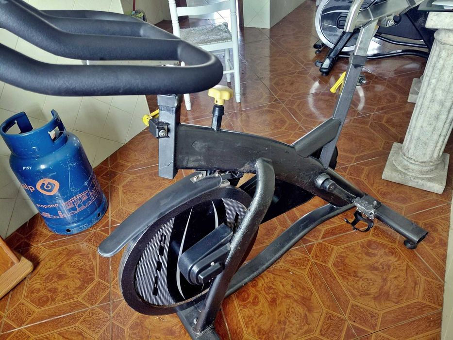 Bicicleta Profissional Indoor - Cycling/Spinning BH