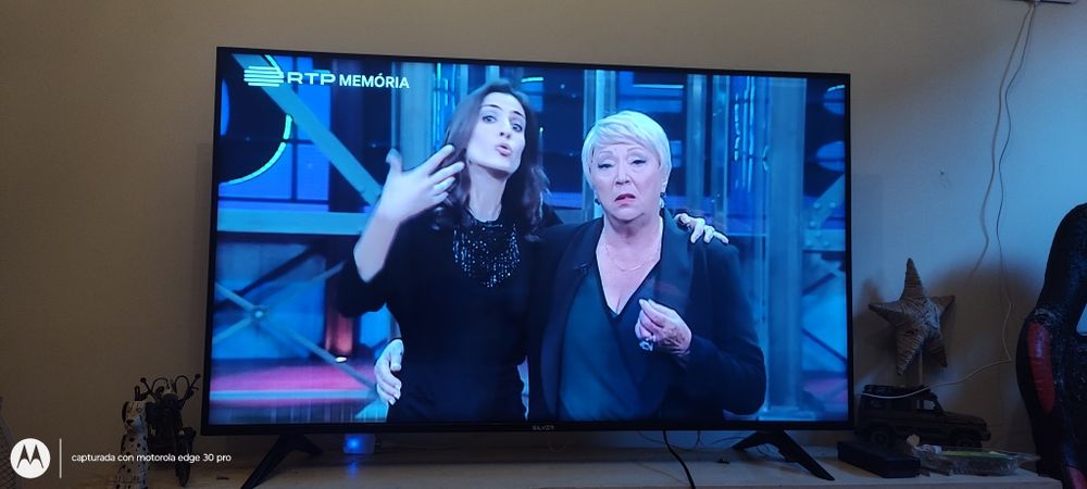 Vendo smart TV 50p com pequeno defeito na imagen más vesse bem