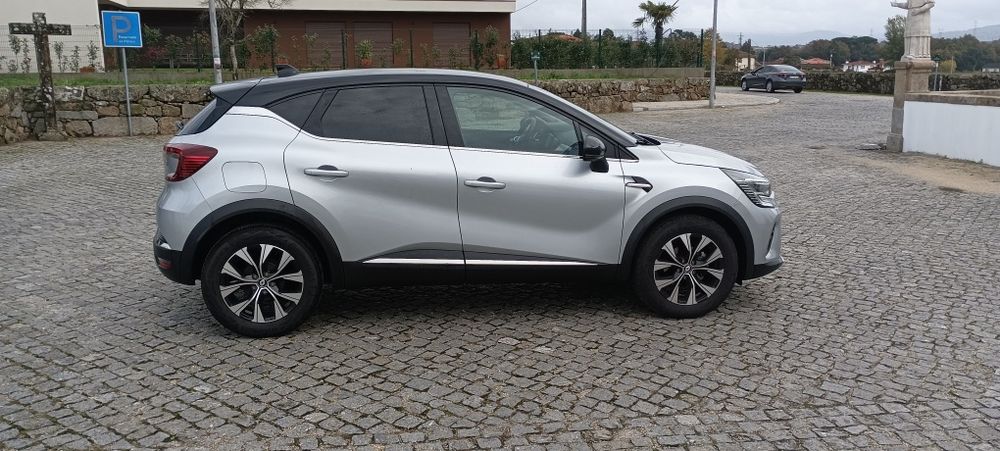 Renault Captur 2024 com apenas 7000km impecável
