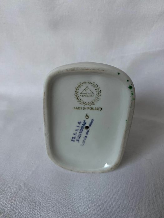 REZERWACJA Porcelanowa dziewczynka z kotkiem, Chodzież