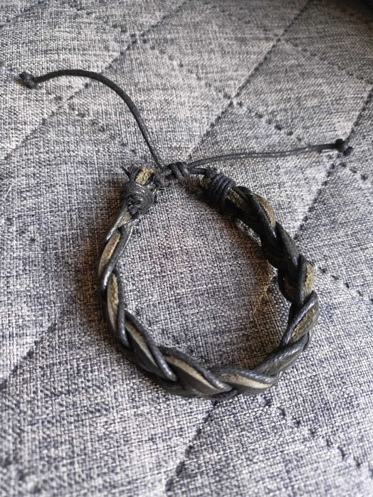 Bransoletka zaciągana z rzemienia warkocz