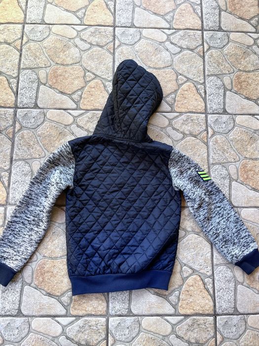 Весняна куртка на хлопчика 8років