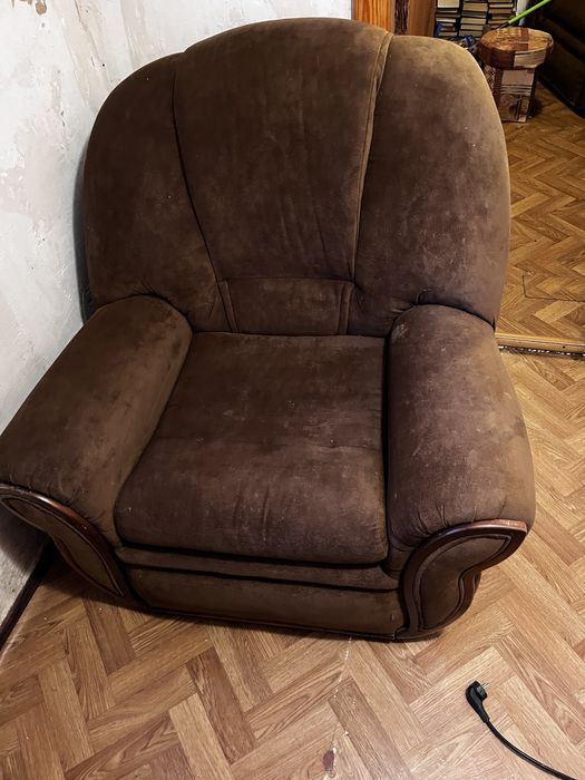 Великі два крісла