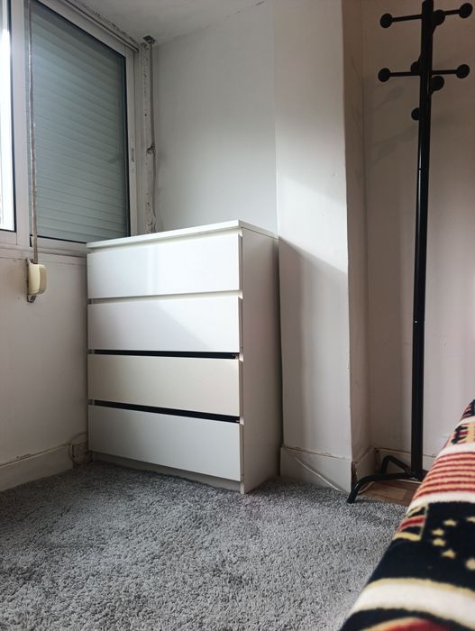 Quarto grande e bem iluminado