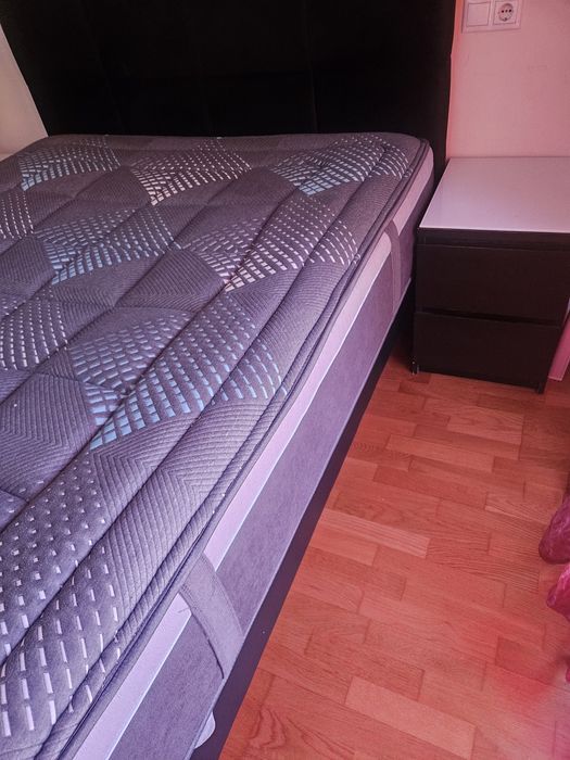 Cama Queen...mesa e 6 cadeiras ..mesa centro