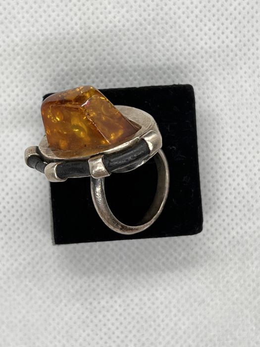 Pierścionki z bursztynem