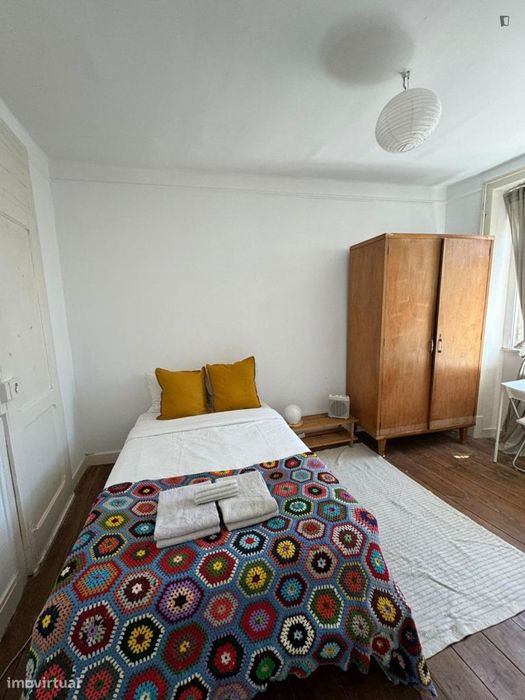 Quarto - localizado em Arroios Lisbon