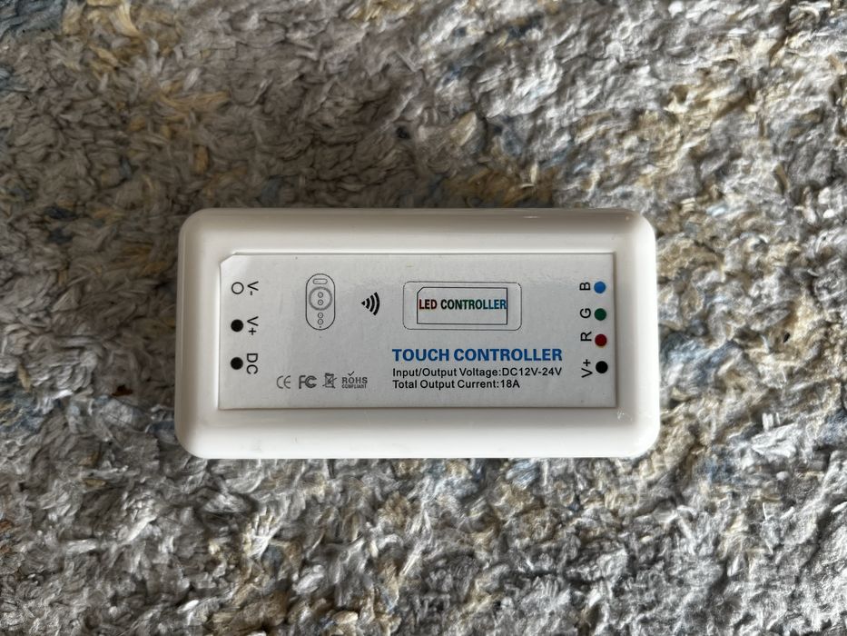 Kontroler LED RGB z pilotem dotykowym i zasilaczem