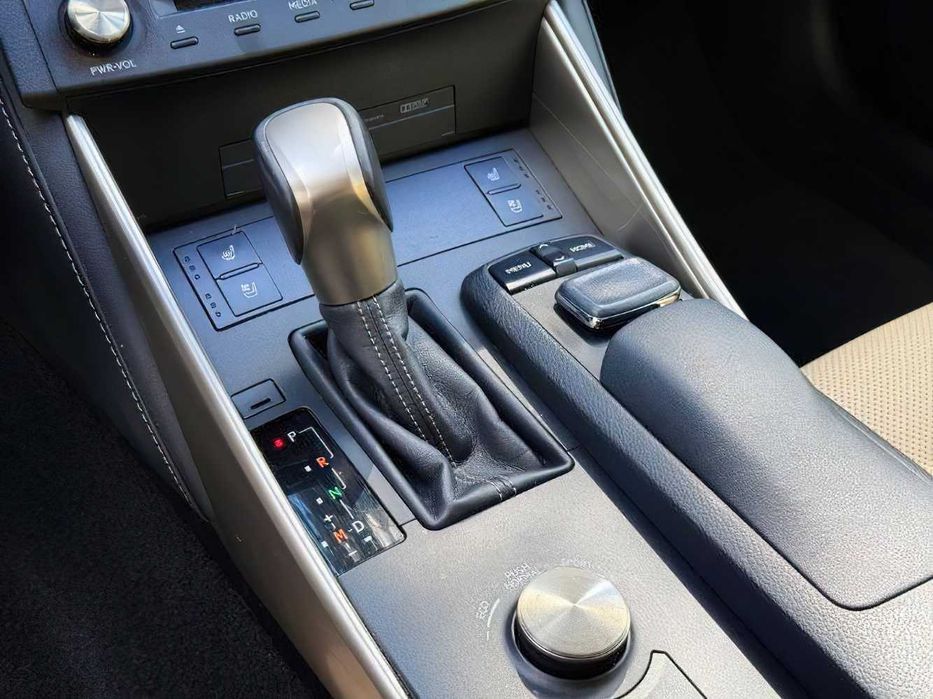 Lexus IS 300      2016
