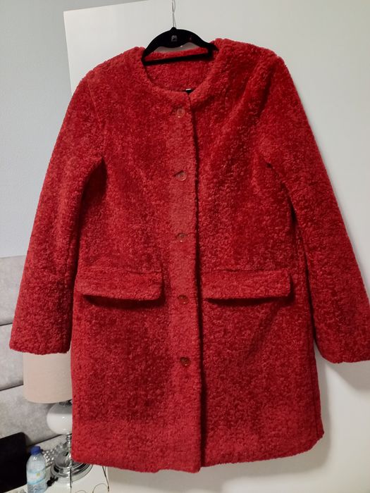 Casaco comprido vermelho